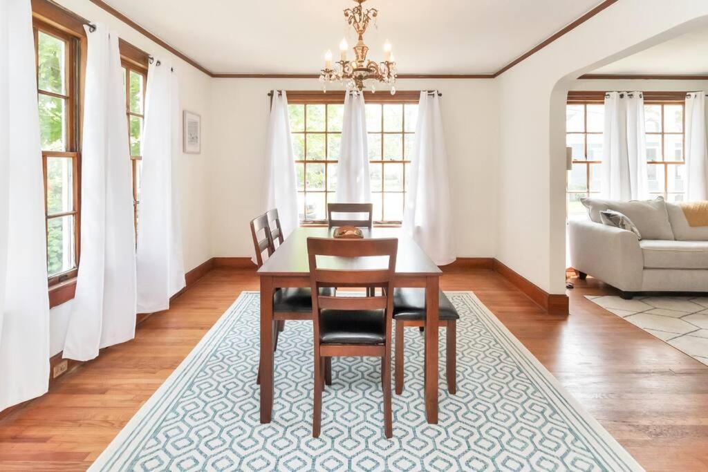 Stylish 3 Bedroom Home Close To Downtown Mobile Exterior foto