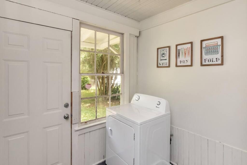 Stylish 3 Bedroom Home Close To Downtown Mobile Exterior foto