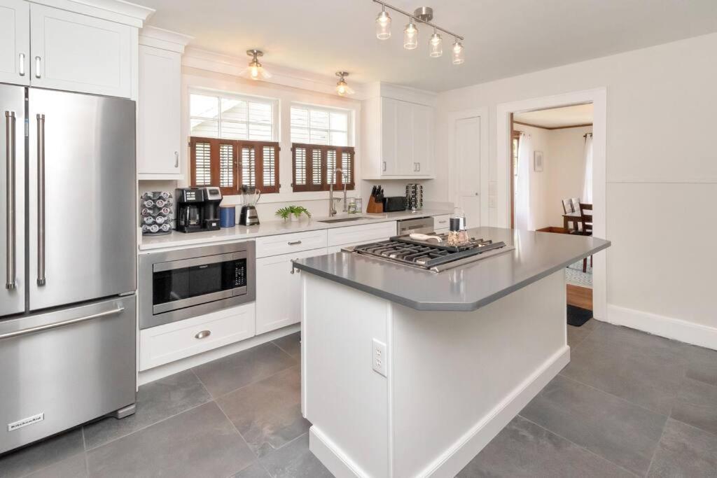 Stylish 3 Bedroom Home Close To Downtown Mobile Exterior foto